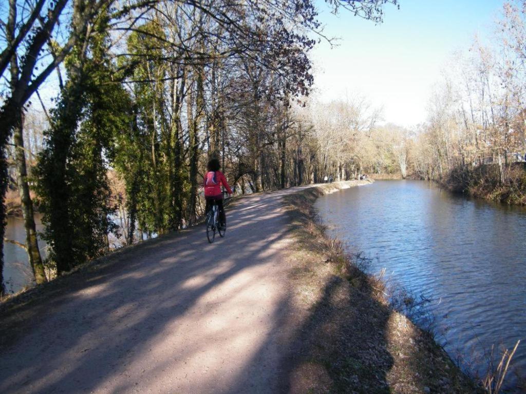 A L'Ombre Du Lilas Epinal Luaran gambar